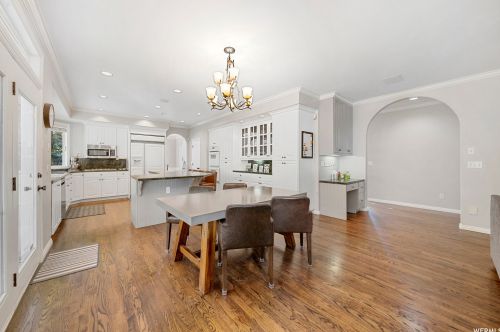 8029 Hunters Mdw Cir, Sandy UT 84093-6289 exterior