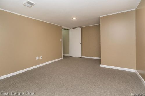 282 1st St, Rochester MI 48307-2600 exterior