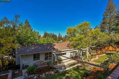 724 Court Ln, Concord CA 94518-1743 exterior