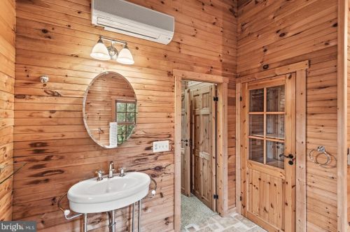 3432 Memorial St, Alexandria VA 22306-1548 exterior