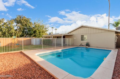 2328 Altadena Ave, Phoenix AZ 85029-3402 exterior