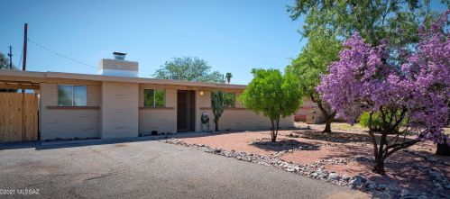 701 Desert Steppes Dr, Tucson, AZ 85710-5941