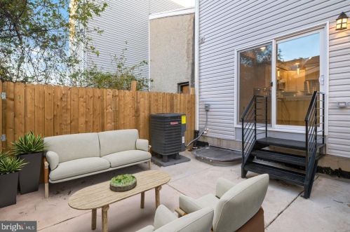 1302 Marshall St, Philadelphia PA  19122-4315 exterior