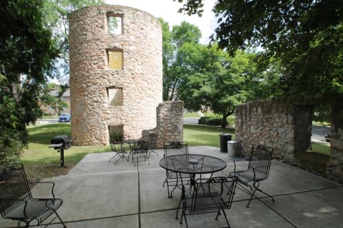 4080 Rivers Edge Cir, Milwaukee WI  53209-1130 exterior