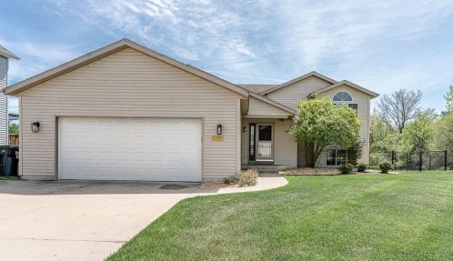 1706 Steff Ct, Wyoming, MI