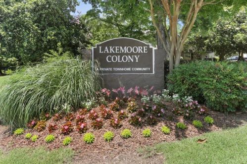 276 Lakemoore Dr, Atlanta GA 30342-3829 exterior