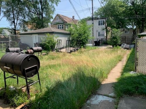 8049 Coles Ave, Chicago IL  60617-1626 exterior