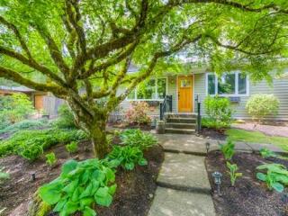 1444 Maplecrest Dr, Portland OR  97219-6420 exterior