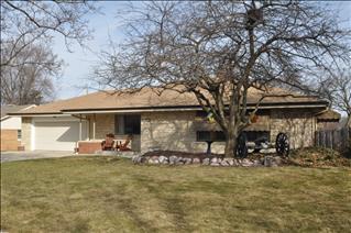 5400 Jerelyn Pl, Milwaukee WI  53219-2277 exterior