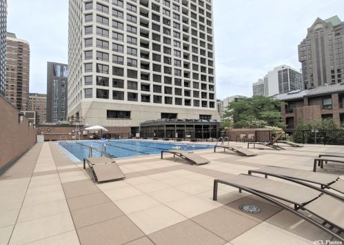 1030 State St, Chicago IL 60605-2203 exterior