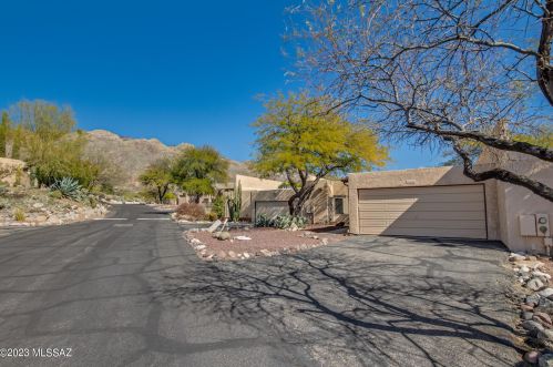 6348 Camino Hermosillo, Tucson, AZ 85718-3533