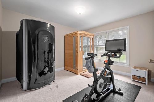 2419 Orchard Dr, Pittsburgh PA  15241-2542 exterior