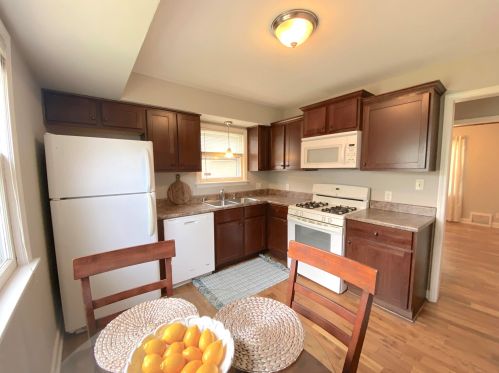 8416 Keefe Ave, Milwaukee, WI 53222-2819