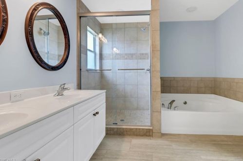 2042 Morning Sun Ln, Naples FL 34119-3323 exterior