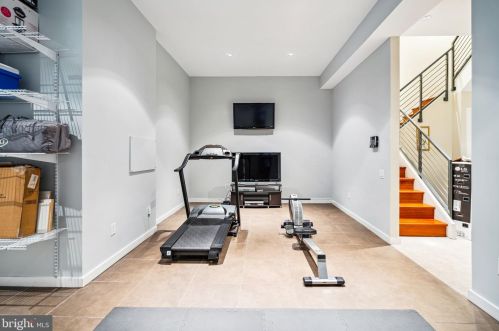 1433 Bainbridge St, Philadelphia PA 19146-2121 exterior