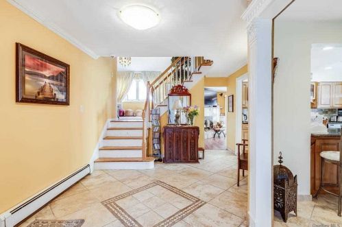 1 Bennett Ave, Huntington Station, NY 11746-2811