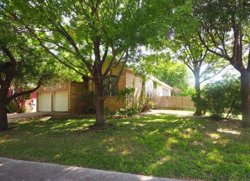 1806 Chasewood Dr, Austin, TX 78727-6364