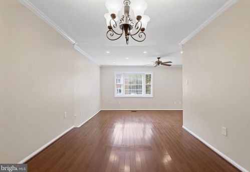 8284 Clifton Farm Ct, Alexandria VA  22306-3265 exterior