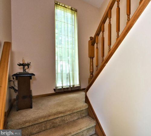 910 Foxmeadow Dr, Limerick PA 19468-1552 exterior