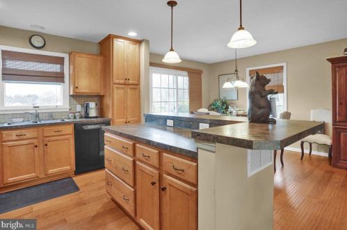 2447 Ellendale Dr, Lancaster PA 17602-1422 exterior