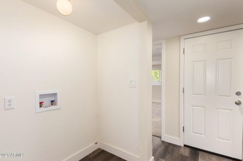 810 27th Ave, Phoenix AZ 85027-1805 exterior