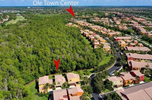 9137 Chula Vista St, Naples FL 12602-3282 exterior