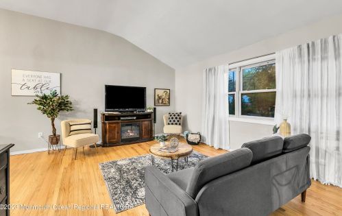 38 Normandy Ct, Middletown NJ 07748-3221 exterior