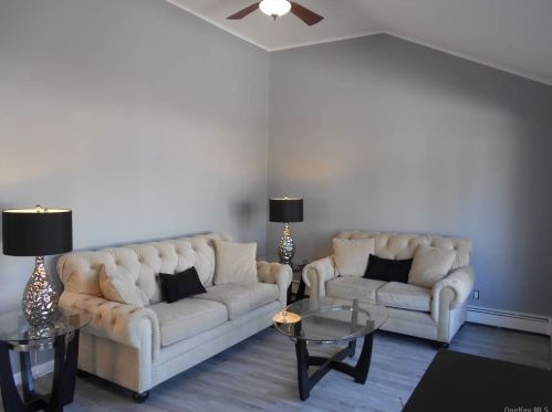 46 Oakley Dr, Huntington Station, NY 11746-3116