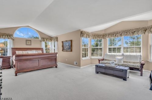 33 Heinrick Way, Bridgewater NJ 08807-5660 exterior