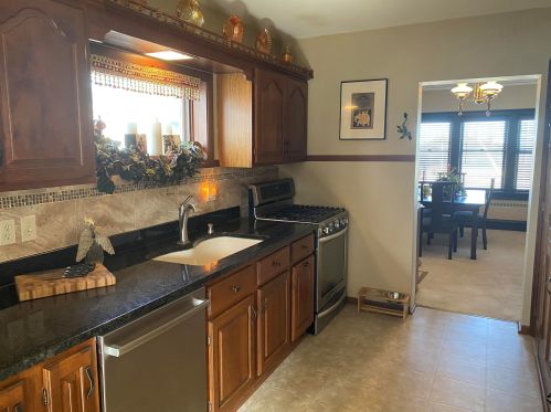 2751 Shr Dr, Milwaukee WI 53207-3007 exterior