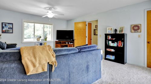 1053 Lantern Hl Dr, East Lansing MI 48823-2831 exterior