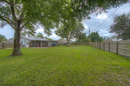 3832 Chicopee St, Fort Pierce FL 34953-5373 exterior