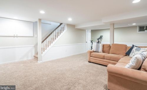 272 Steeplechase Dr, Media PA 19063-1958 exterior