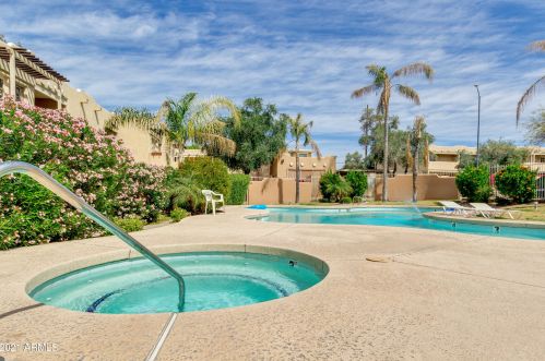 1425 Desert Cove Ave, Phoenix AZ 85020-1459 exterior