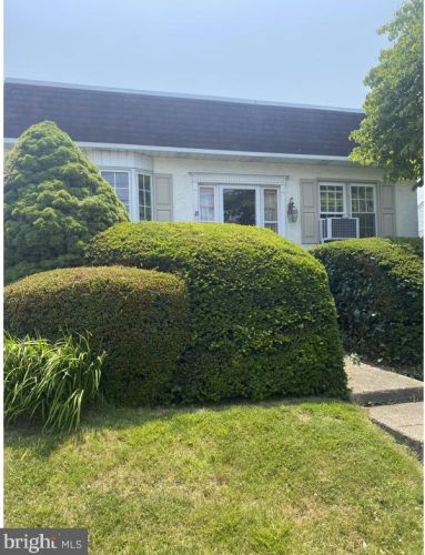 9219 Jackson St, Philadelphia, PA 19114-3927