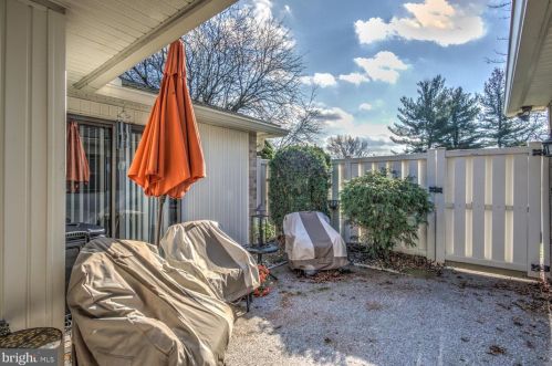 407 Valleybrook Dr, Lancaster PA 17601-4612 exterior