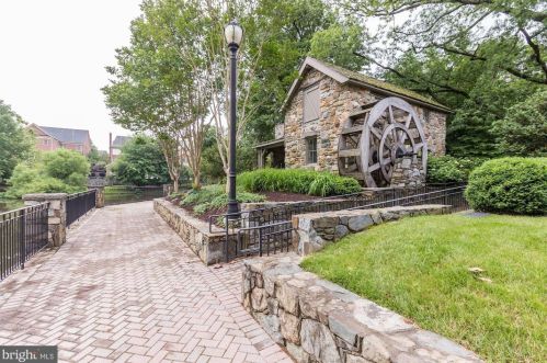 1493 Evans Farm Dr, Mc Lean VA 22101-5656 exterior