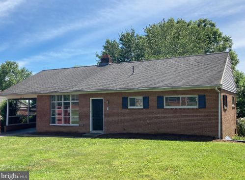 62 Pilgrim Dr, Lancaster, PA 17603-6454