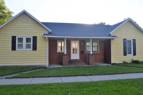 104 Reuter Ave, Canton, WI 54868-2128