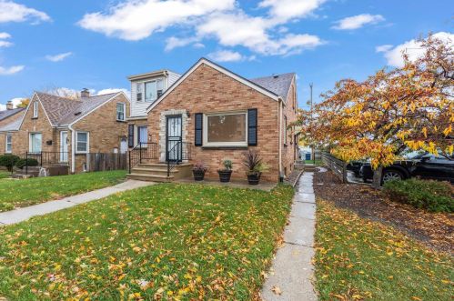 3230 16th St, Milwaukee, WI 53215-4527