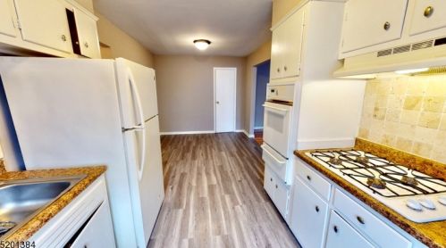 559 Anderson Ave, Cliffside Park NJ  07010-1701 exterior