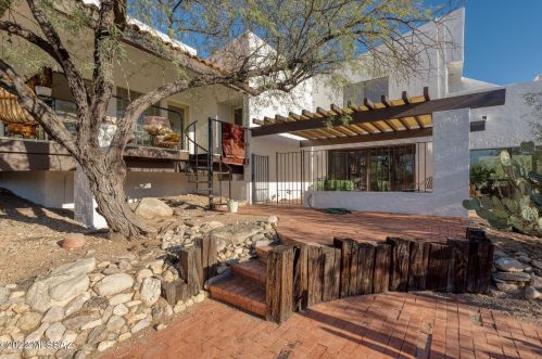 6715 Camino Padre Isidoro, Tucson AZ  85718-2037 exterior