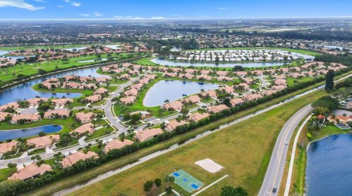 7279 Le Chalet Blvd, Boynton Beach FL 33472-5035 exterior