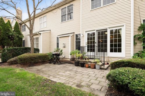 47 Tree Swallow Dr, Princeton NJ 08540-6134 exterior