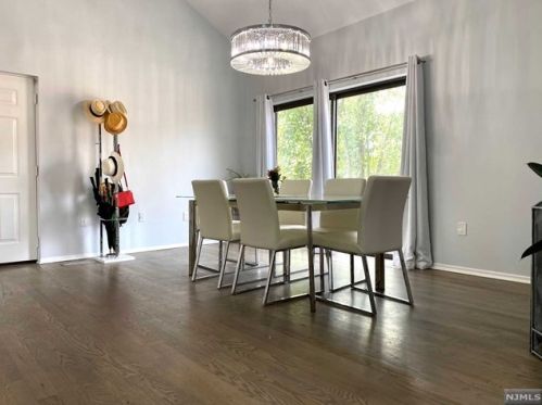 16 Lowell Ct, Teaneck, NJ 07666-6487