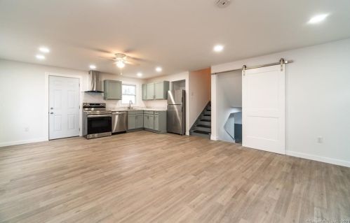 35 Duncan St, Wallingford, CT 06492-3146