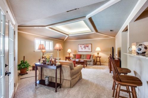 10727 Cox Ln, Dallas TX 75229-5211 exterior