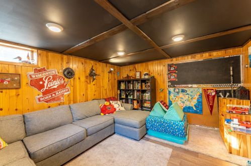 1765 Moss Rdg Rd, Ely MN 55731-9705 exterior