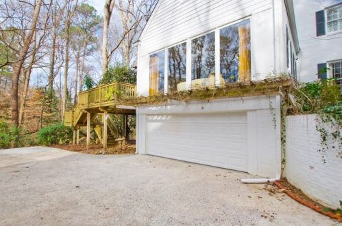 2356 Christophers Walk, Atlanta GA 30327-1110 exterior