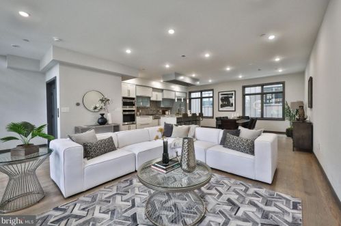 613 Bainbridge St, Philadelphia PA 19146-2413 exterior